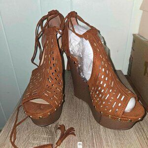 Lucien Platform Wedge Size 8.5